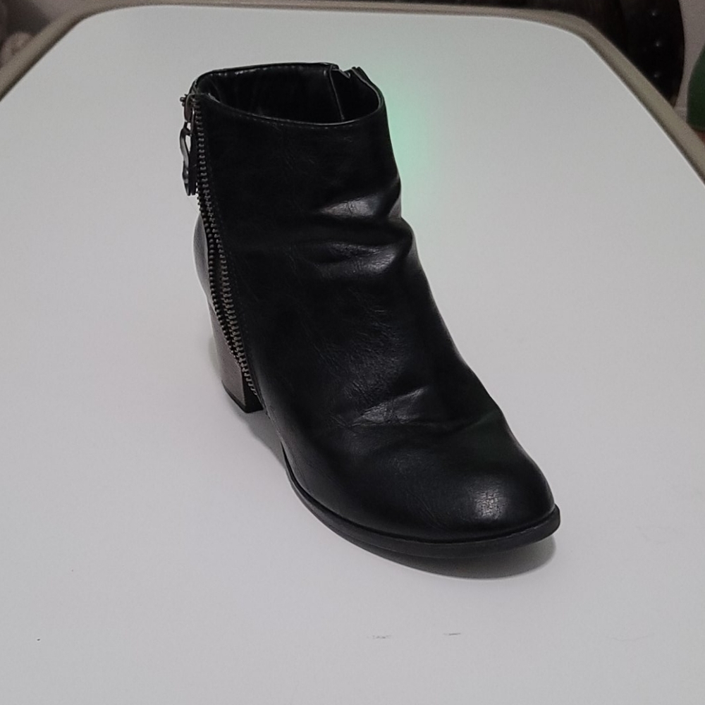 Boots - Picture 6 of 8